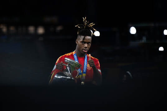 Nicholas Williams of Spain celebrates with the trophy