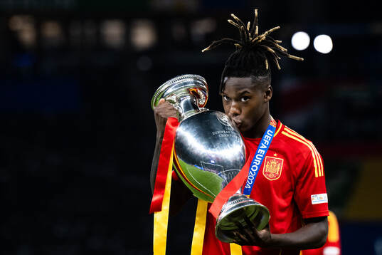 Nicholas Williams of Spain celebrates with the trophy