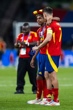 Lamine Yamal and Alvaro Morata of Spain celebrates