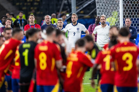 Harry Kane and Head coach Gareth Southgate of England look