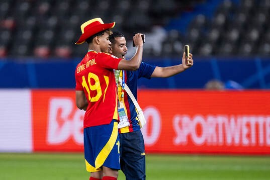 Lamine Yamal of Spain celebrates with his father Mounir