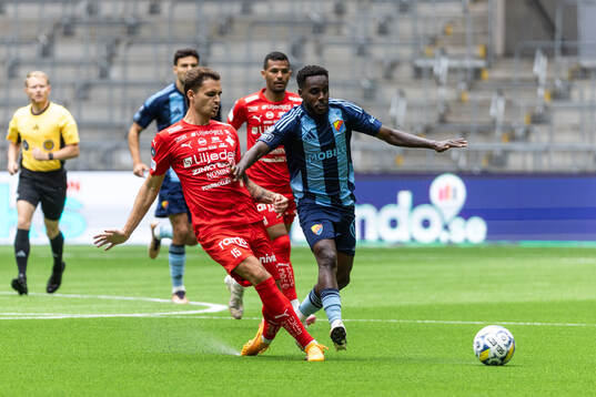 Värnamos Michael Steinwender och Djurgårdens Tokmac Nguen