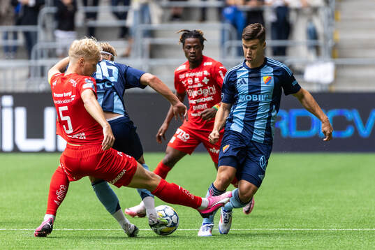 Värnamos Victor Larsson och Djurgårdens Samuel Dahl