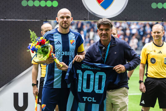 Djurgårdens Marcus Danielson hyllas för 100 matcher av