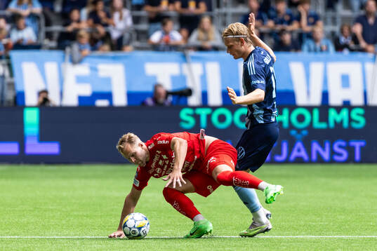 Värnamos Gustav Engvall och Djurgårdens Tobias Gulliksen