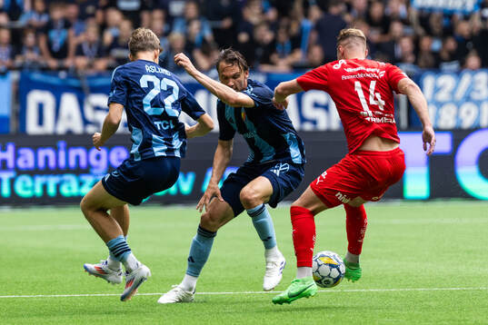 Djurgårdens Patric Åslund och Albin Ekdal mot Värnamos