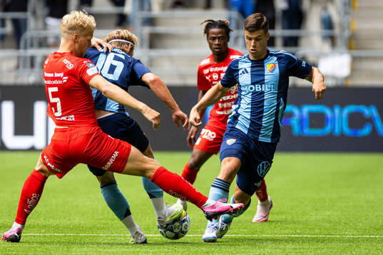 Värnamos Victor Larsson mot Djurgårdens Tobias Gulliksen