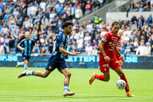 Djurgårdens Deniz Hummet mot Värnamos Michael Steinwender