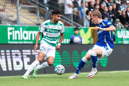Västerås Elyas Bouzaiene och IFK Norrköpings Marcus