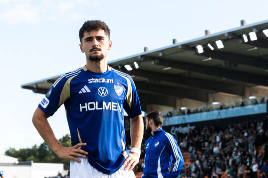 IFK Norrköpings Ismet Lushaku deppar