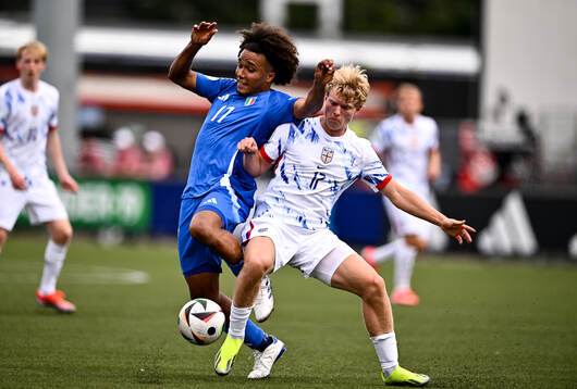 Aaron Ciammaglichella of Italy is tackled by Bork