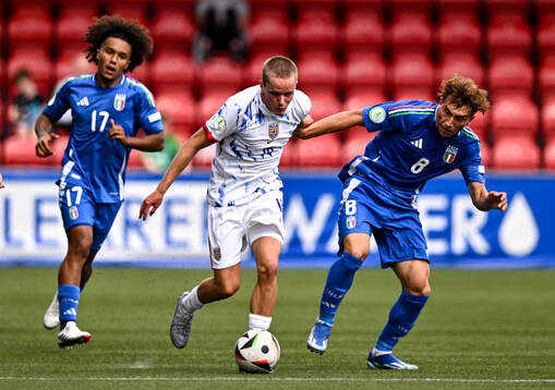 Mats Pedersen of Norway in action against Italy players,