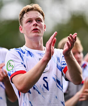 Rasmus Holten of Norway applauds toward the travelling