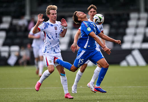 Jonas Harder of Italy in action against Benjamin Thoresen