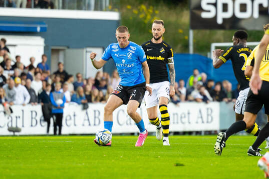 Halmstads Birnir Ingason och AIKs Alexander Milosevic