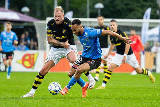 AIKs John Guidetti och Halmstads Vinicius Nogueira De