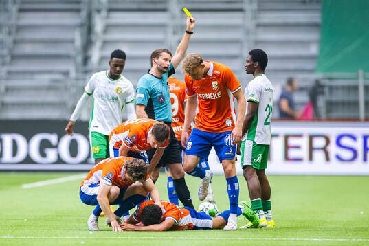 Hammarbys Bouzomana Toure och IFK Göteborgs Thomas Santos