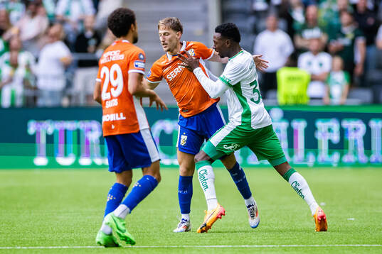 Hammarbys Shaquille Pinas och IFK Göteborgs Arbnor Mucolli