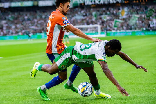 IFK Göteborgs Thomas Santos och Hammarbys Bouzomana Toure