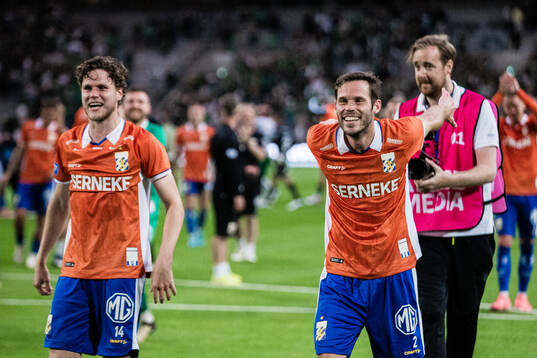 IFK Göteborgs Gustaf Norlin och Emil Salomonsson jublar