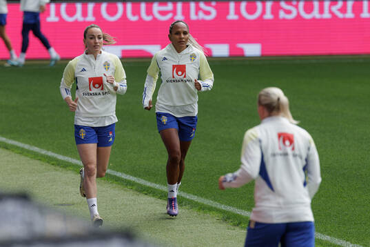 Kosovare Asllani  and Madelen Janogy of the Swedish women's