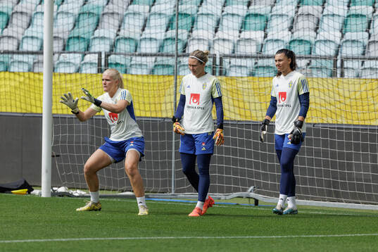 målvakt Emma Holmgren, målvakt Jennifer Falk and målvakt