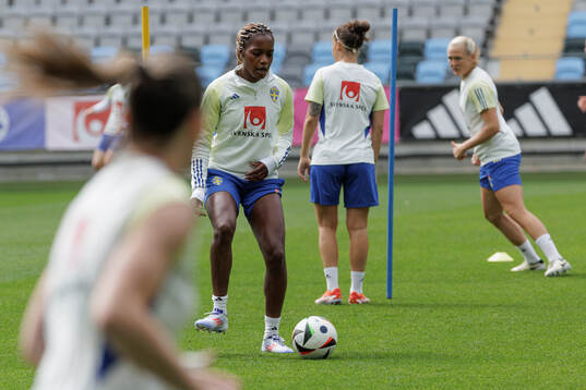 Evelyn Ijeh of the Swedish women's national football team