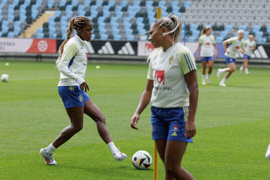 Evelyn Ijeh of the Swedish women's national football team