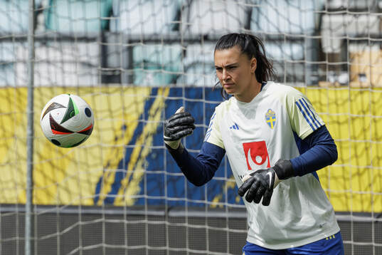 målvakt Zecira Musovic of the Swedish women's national