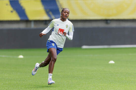 Evelyn Ijeh of the Swedish women's national football team