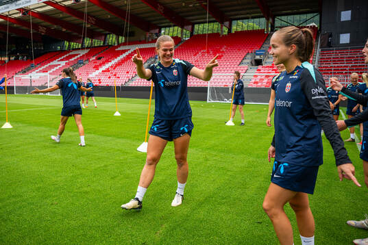 Marthine Østenstad and Guro Reiten of the Norwegian