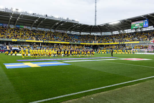 Players of Sweden and of England