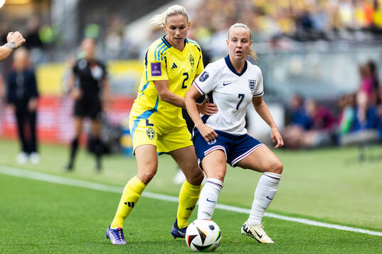 Jonna Andersson of Sweden and Beth Mead of England