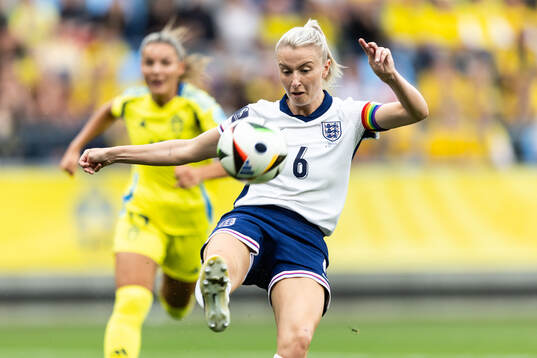 Leah Williamson of England