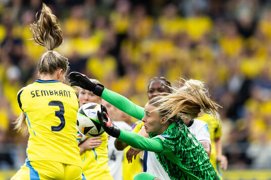 Linda Sembrant of Sweden and goalkeeper Hannah Hampton of