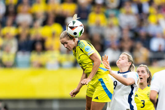 Hanna Lundkvist of Sweden and Alessia Russo of England