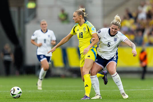 Fridolina Rolfö of Sweden and Millie Bright of England