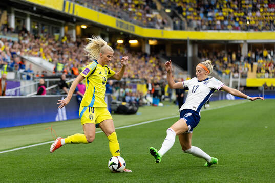 Sofia Jakobsson of Sweden and Chloe Kelly of England