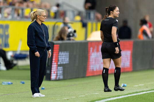 Head coach Sarina Wiegman of England