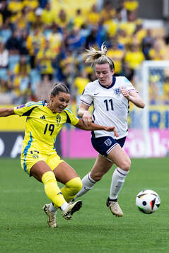Johanna Rytting Kaneryd of Sweden and Lauren Hemp of England