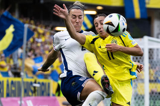 Lucy Bronze of England and Rusul Rosa Kafaji of Sweden