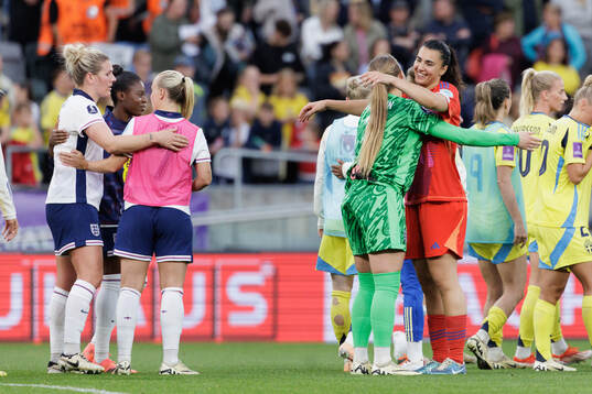 goalkeeper Hannah Hampton of England and goalkeeper Zecira