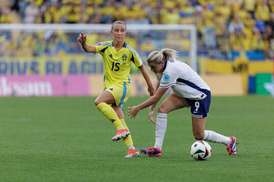 Julia Zigiotti Olme of Sweden and Alessia Russ of England