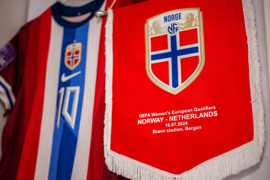 The pennant of Norway in the dressing room