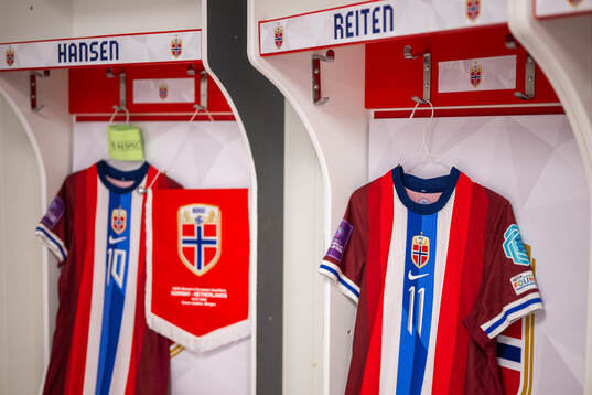 The kits of Caroline Graham Hansen and Guro Reiten of