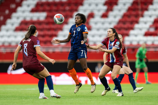 Lineth Beerensteyn of Netherlands and Tuva Hansen of Norway
