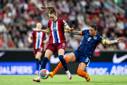 Caroline Graham Hansen of Norway and Sherida Spitse of