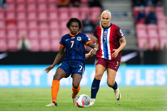 Lineth Beerensteyn of Netherlands and Maria Thorisdottir of