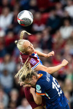 Maria Thorisdottir of Norway and Wieke Kaptein of