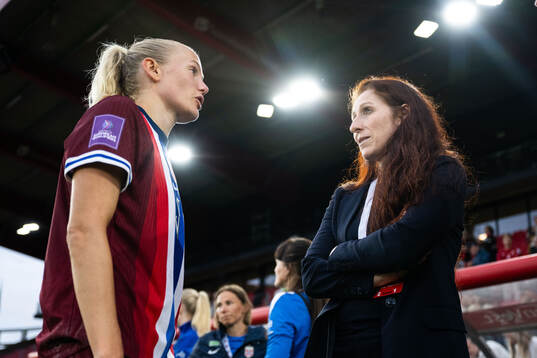 Guro Bergsvand of Norway and Lise Klaveness, President of
